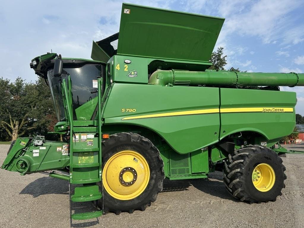2022 John Deere S790 Equipment Image0
