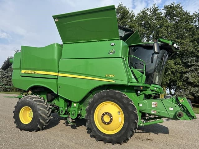 Image of John Deere S790 equipment image 1