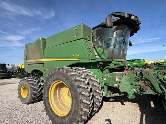 Image of John Deere S790 equipment image 4