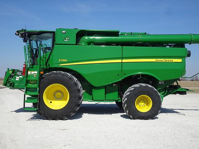 Image of John Deere S790 equipment image 2