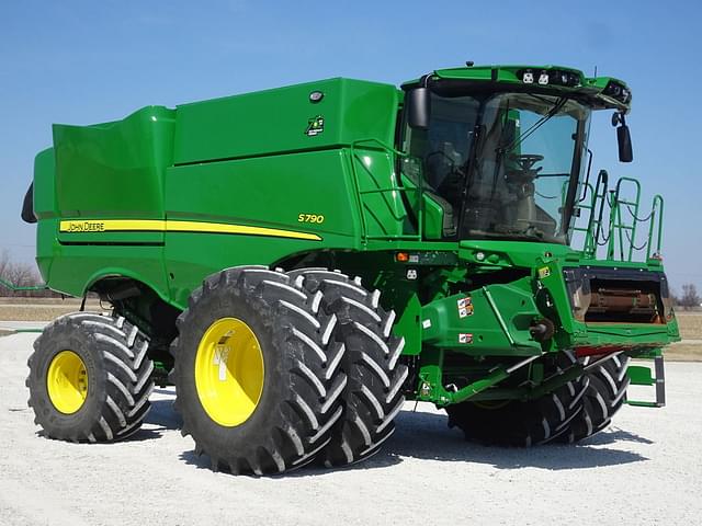 Image of John Deere S790 equipment image 1
