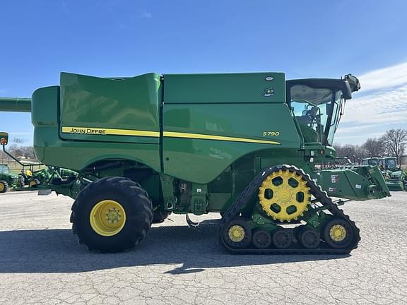 Image of John Deere S790 equipment image 4