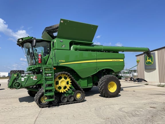 2022 John Deere S790 Equipment Image0