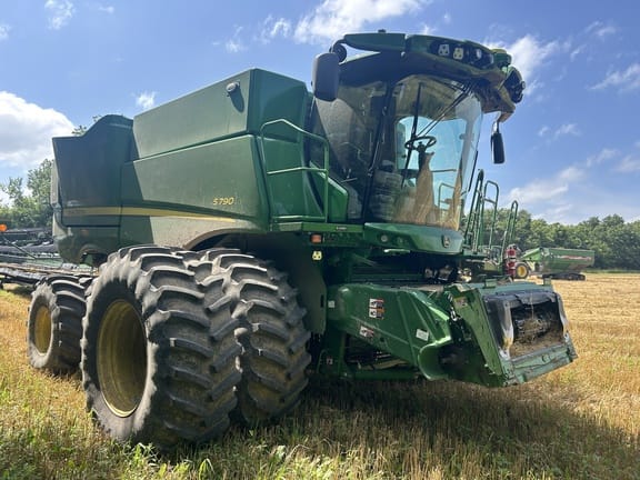 2022 John Deere S790 Equipment Image0