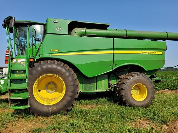 Image of John Deere S790 equipment image 1