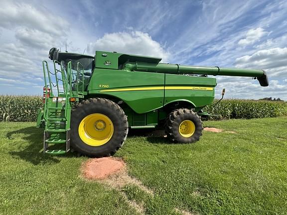 Image of John Deere S790 equipment image 1