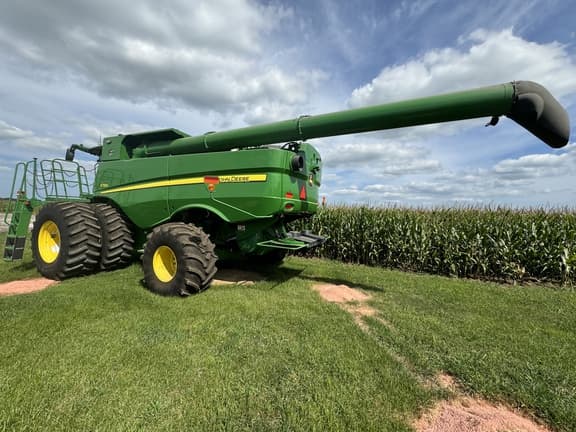 Image of John Deere S790 equipment image 2