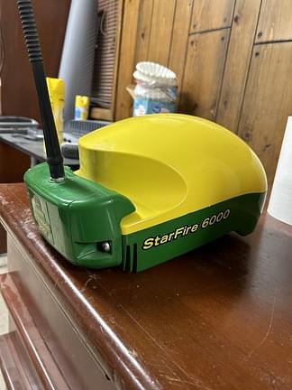 Image of John Deere StarFire 6000 equipment image 2