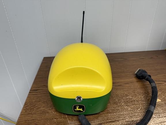 Image of John Deere StarFire 6000 equipment image 1