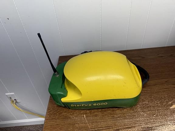 Image of John Deere StarFire 6000 equipment image 2