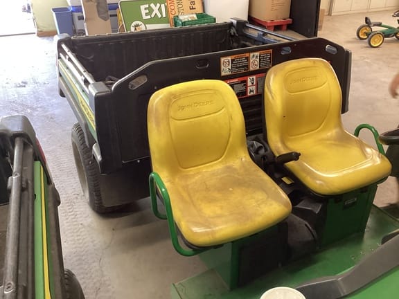 2022 John Deere Gator TE 4x2 Equipment Image0