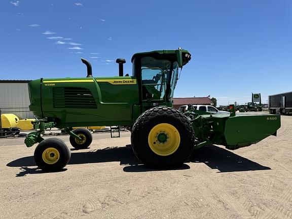 Image of John Deere W235R equipment image 4