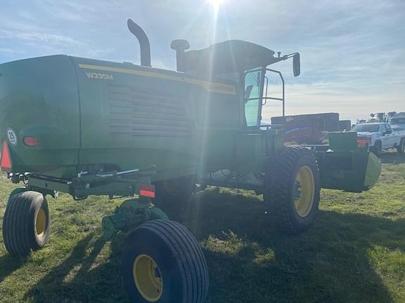 Image of John Deere W235M equipment image 4