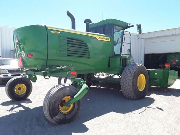 Image of John Deere W235M equipment image 4