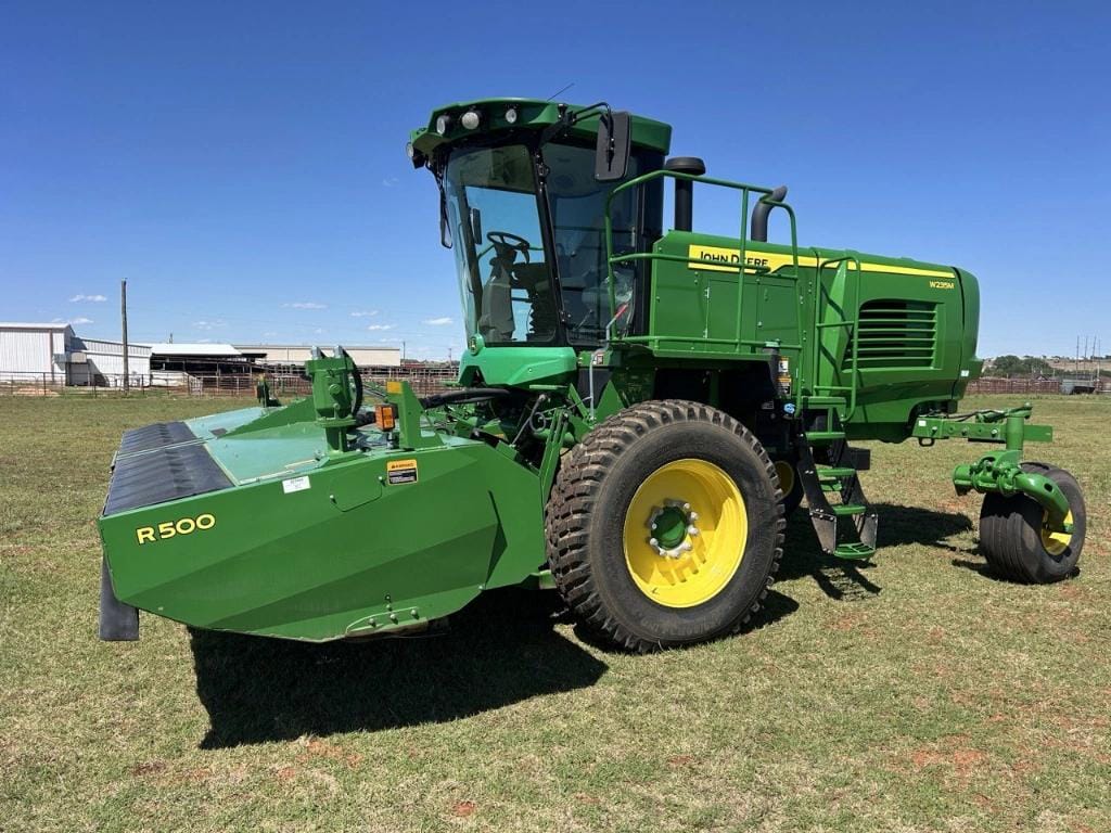 2022 John Deere W235M Equipment Image0