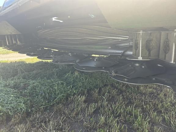 Image of John Deere W235M equipment image 3