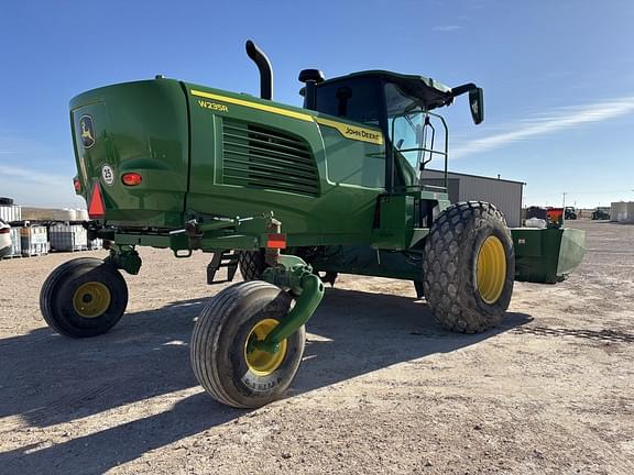 Image of John Deere W235R equipment image 4