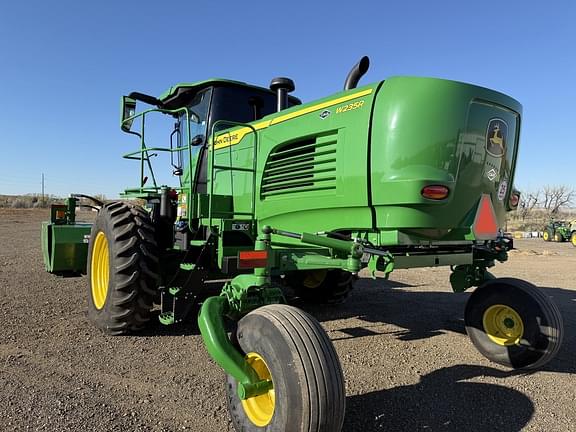 Image of John Deere W235R equipment image 3