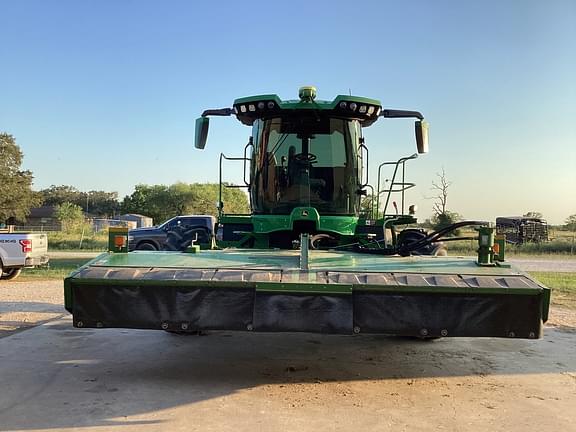 Image of John Deere W235R equipment image 3