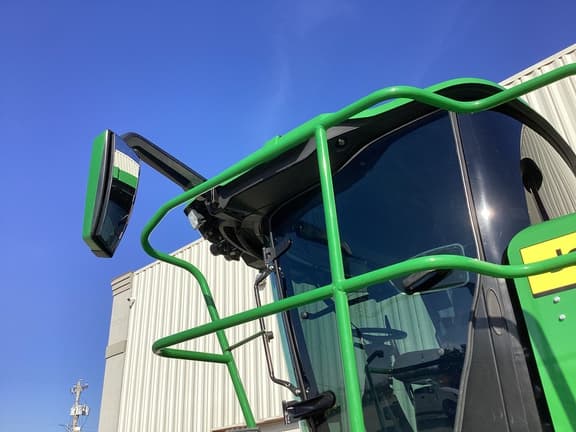 Image of John Deere W235R equipment image 4