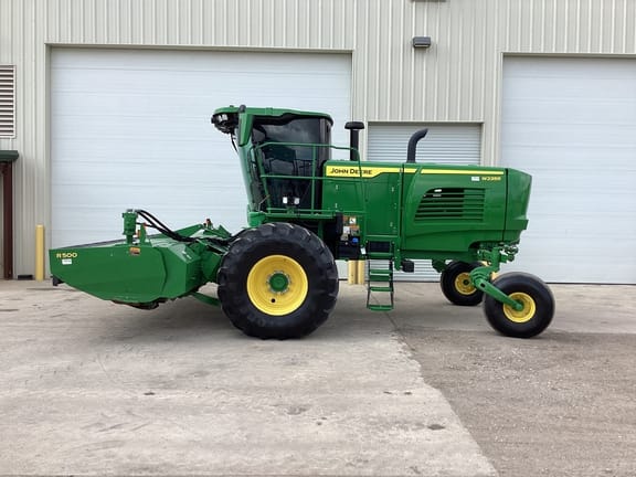 2022 John Deere W235R Equipment Image0