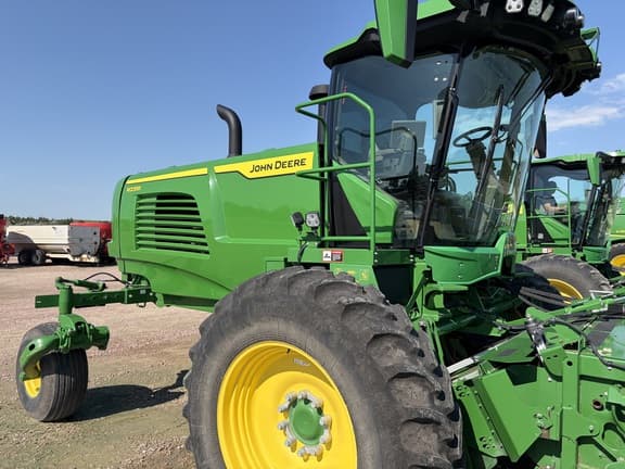 Image of John Deere W235R equipment image 2