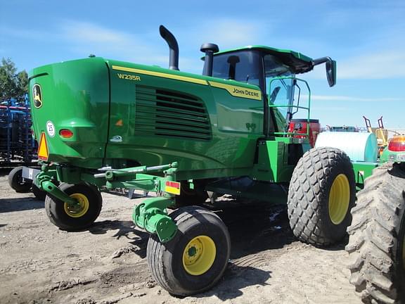 Image of John Deere W235R equipment image 3