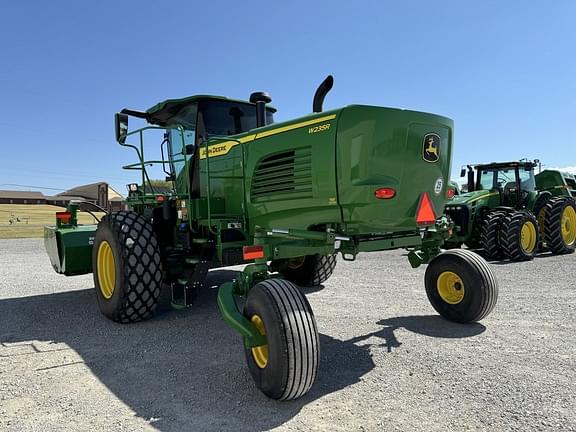 Image of John Deere W235R equipment image 3