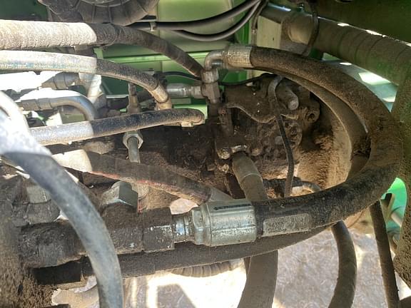 Image of John Deere W235R equipment image 4
