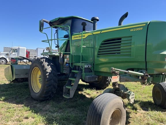 Image of John Deere W235R equipment image 2