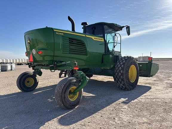 Image of John Deere W235R equipment image 4