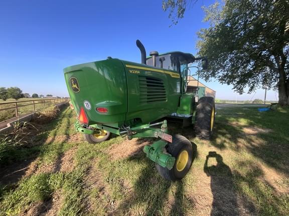 Image of John Deere W235R equipment image 4