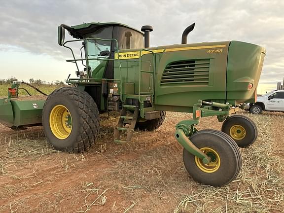 Image of John Deere W235R equipment image 4