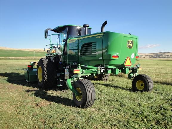 Image of John Deere W235R equipment image 2