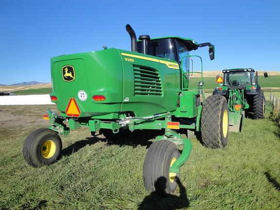 Image of John Deere W235R equipment image 4