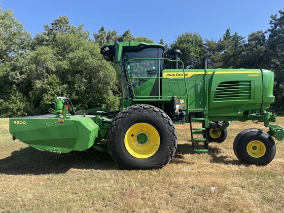 Image of John Deere W235R equipment image 3