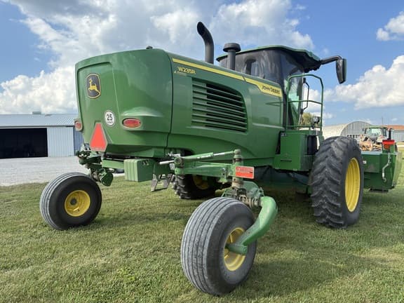 Image of John Deere W235R equipment image 4