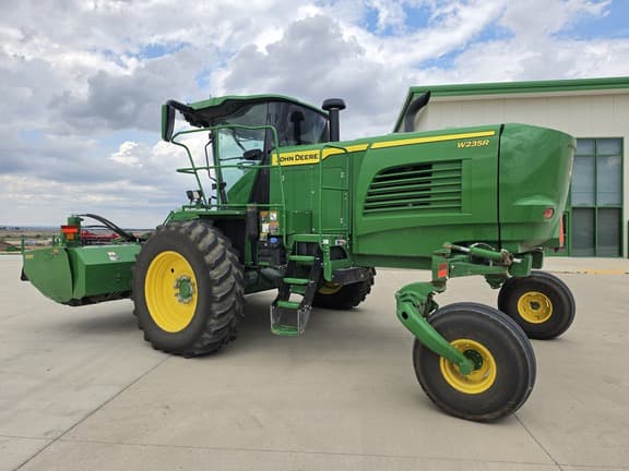 Image of John Deere W235R equipment image 2