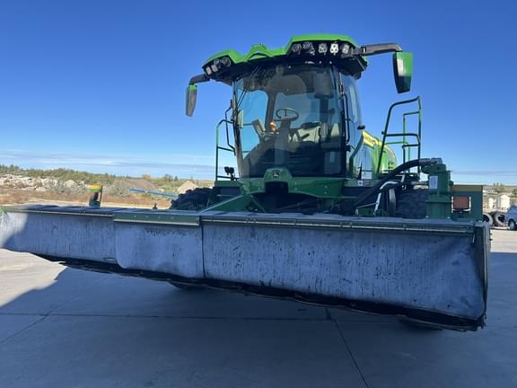 Image of John Deere W235R equipment image 2