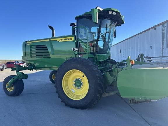 Image of John Deere W235R equipment image 4
