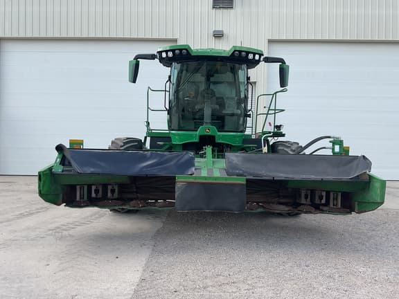 Image of John Deere W235R equipment image 4