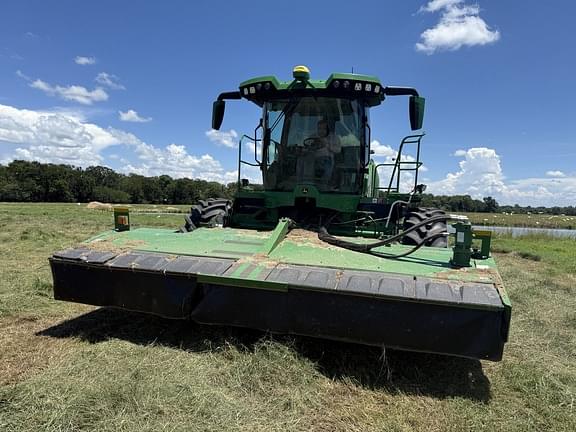 Image of John Deere W235R equipment image 4