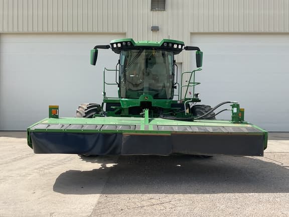 Image of John Deere W235R equipment image 3