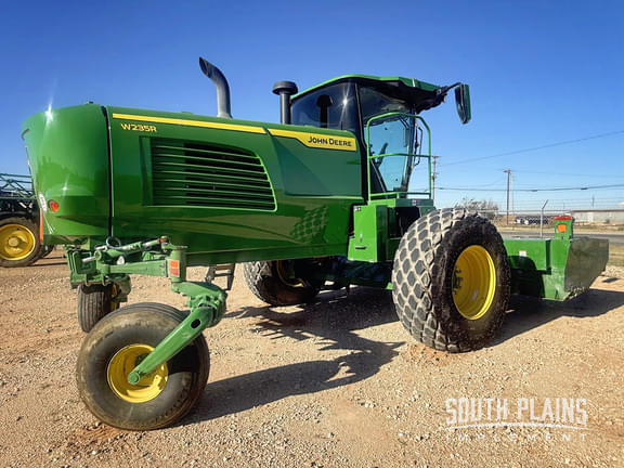 Image of John Deere W235R equipment image 4