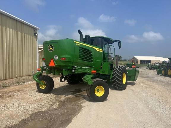 Image of John Deere W235R equipment image 4