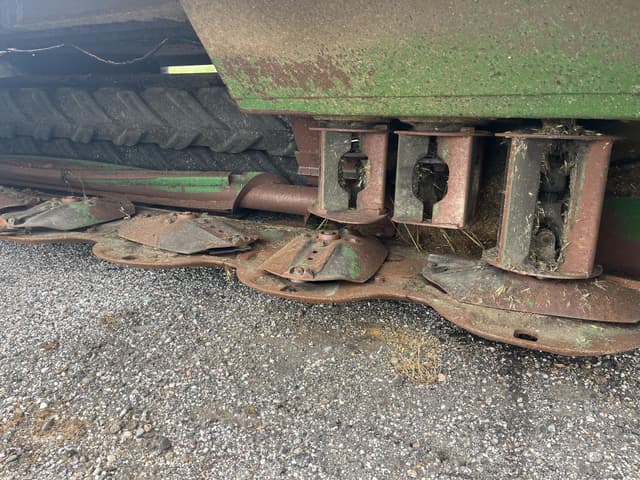 Image of John Deere W235R equipment image 4
