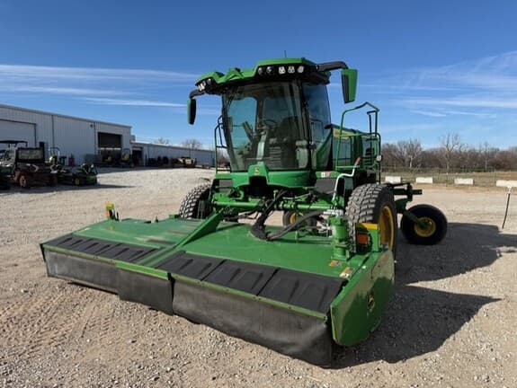 Image of John Deere W235R equipment image 3