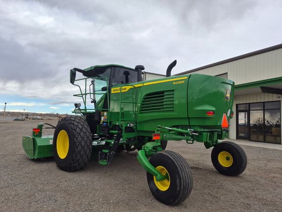 Image of John Deere W235R equipment image 2