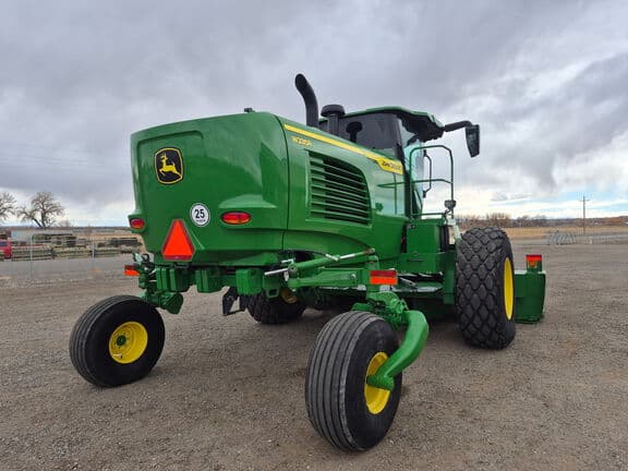 Image of John Deere W235R equipment image 4
