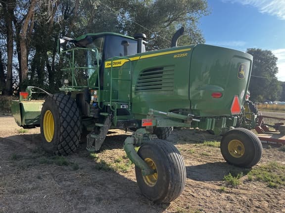 Image of John Deere W235R equipment image 3